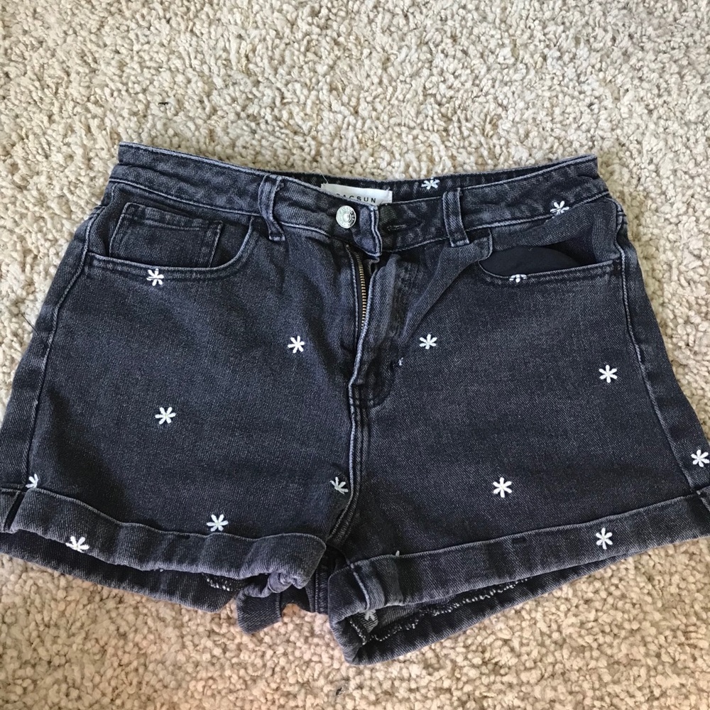 Black Pacsun Daisy Mom Shorts